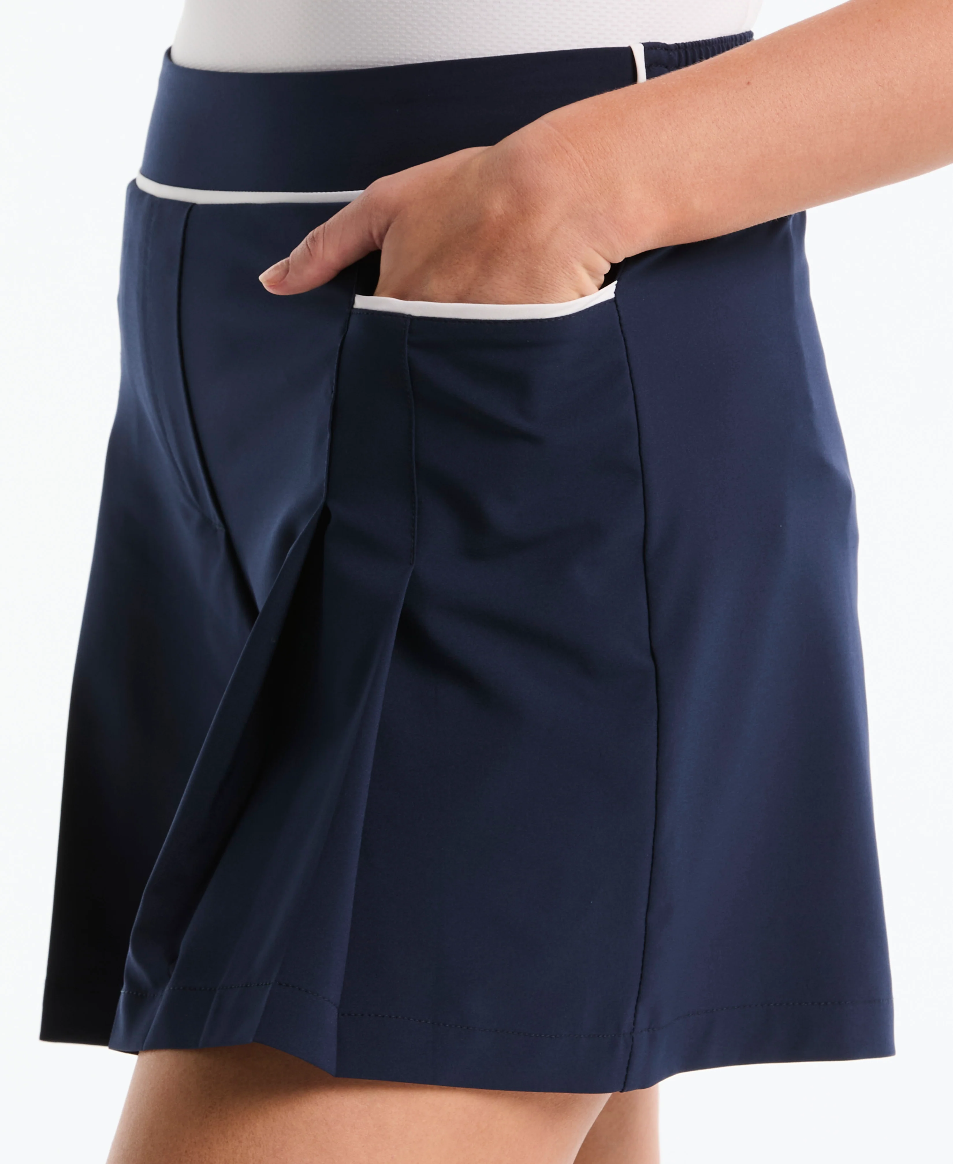 Women's 5" Piped Pleated Shorts - Image 4